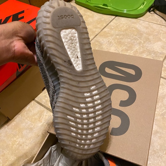 Yeezy Boost 350 v2 Beluga Reflexive - Picture 5 of 6